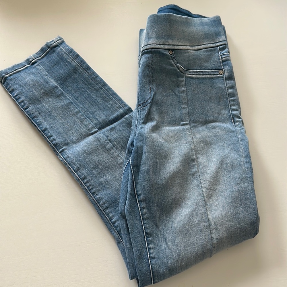 Celebrity Pink cropped stretch jeans size 5
